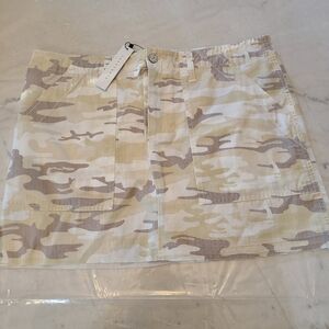 NWT Sanctuary Camouflage Mini Skirt in Beige and Cream in Size 32